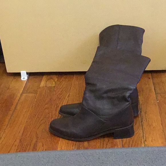 Boot - Picture 3 of 4